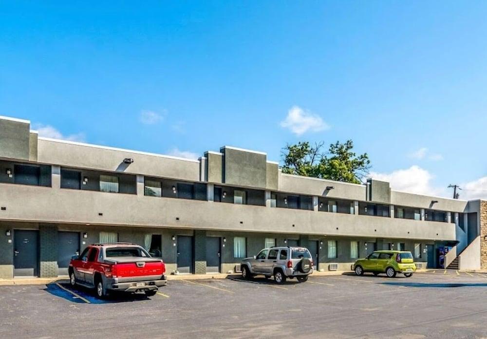 Portage Inn — hotel in Portage