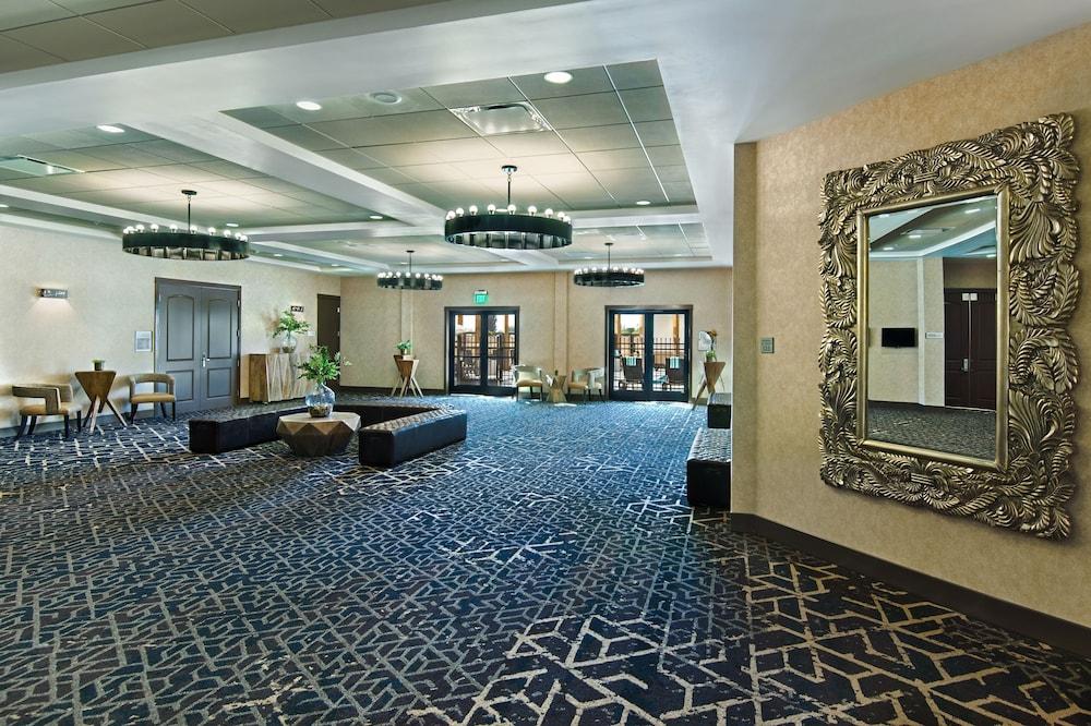 Oxford Suites Sonoma County photo 30