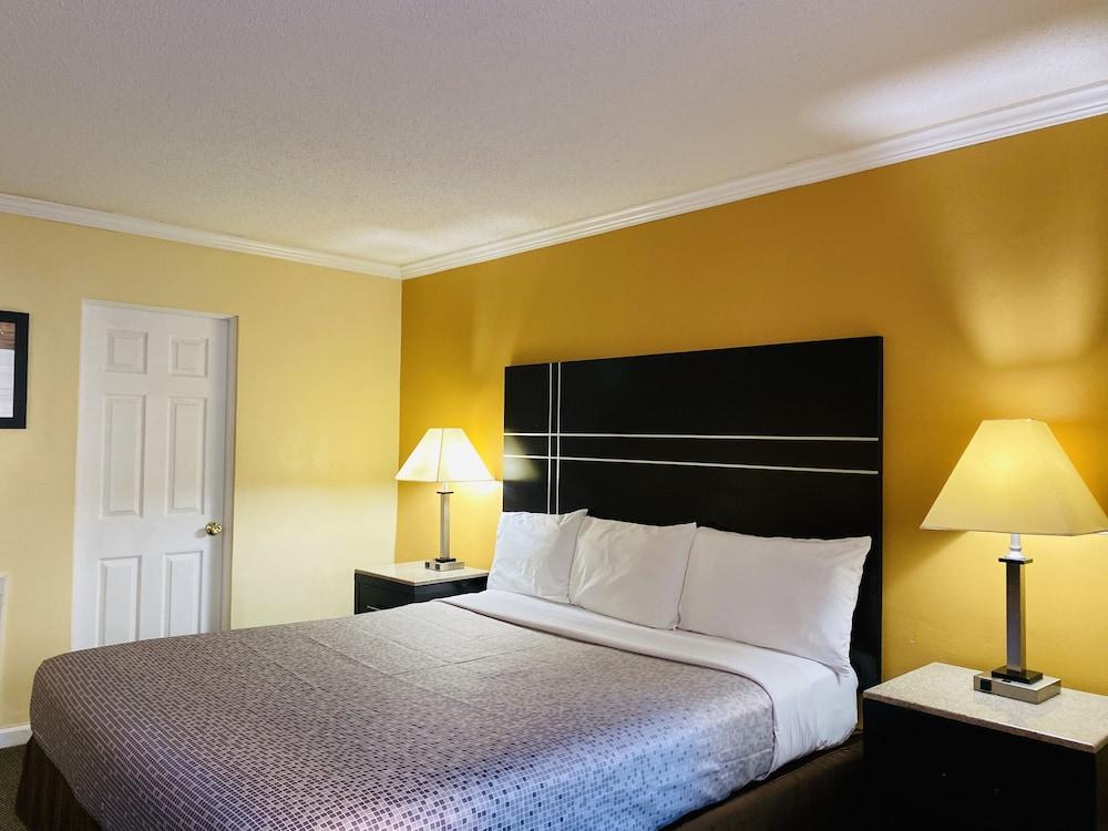 Econo Lodge Beach and Boardwalk photo 6