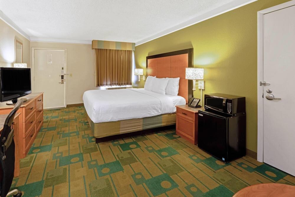 Travelodge by Wyndham Phoenix North photo 18