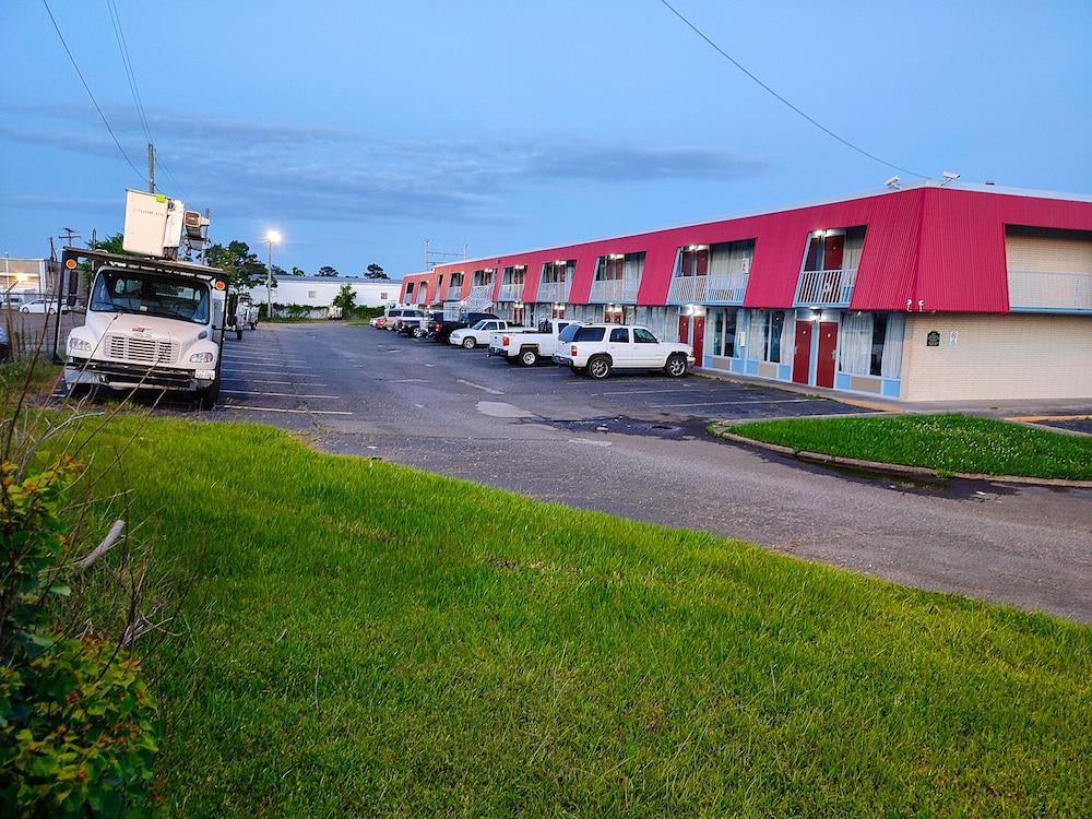 Clover Inn & Suites photo 2