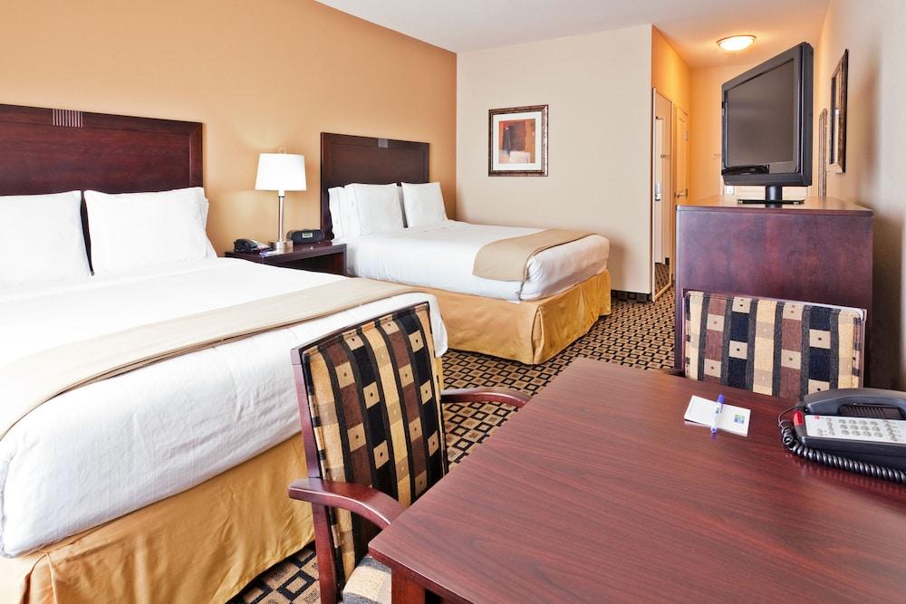 Holiday Inn Express Hotel & Suites Clovis by IHG photo 19