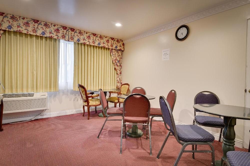 Vagabond Inn Long Beach photo 18