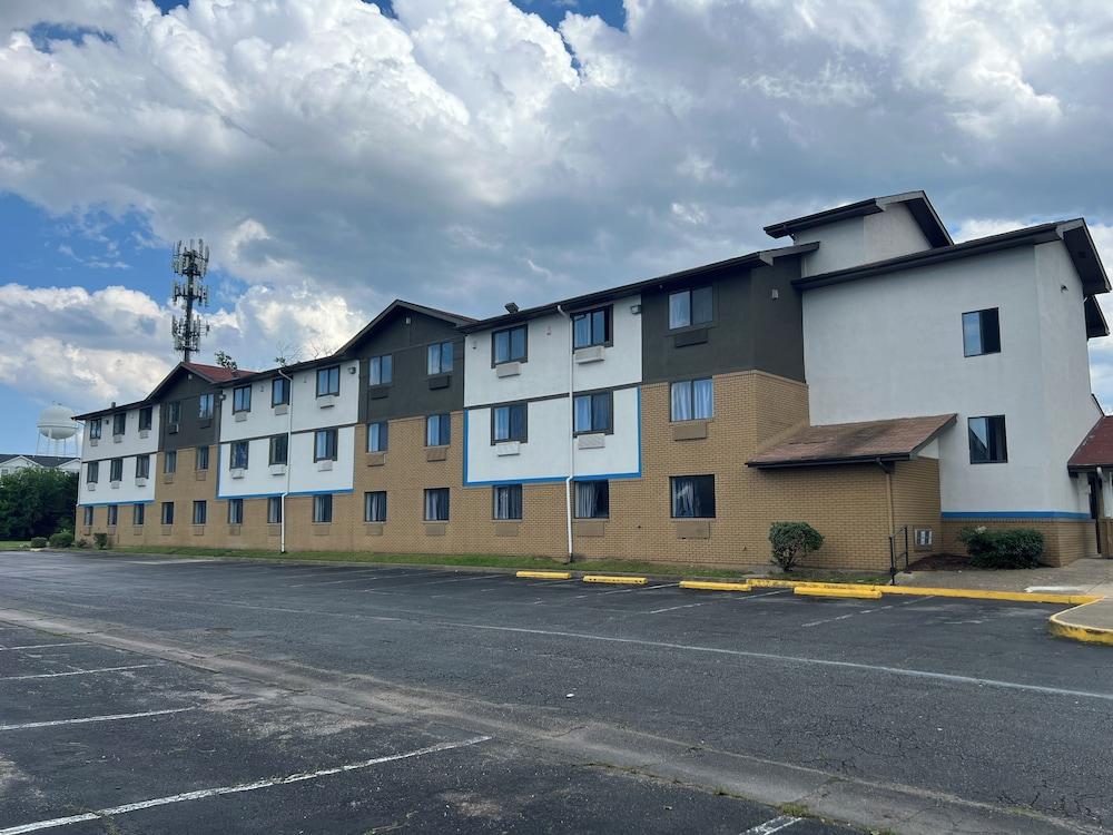 Economy 7 Inn - Norfolk photo 45