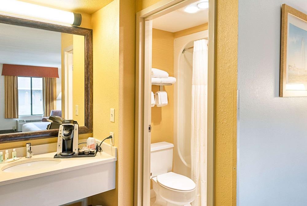 Quality Inn photo 10
