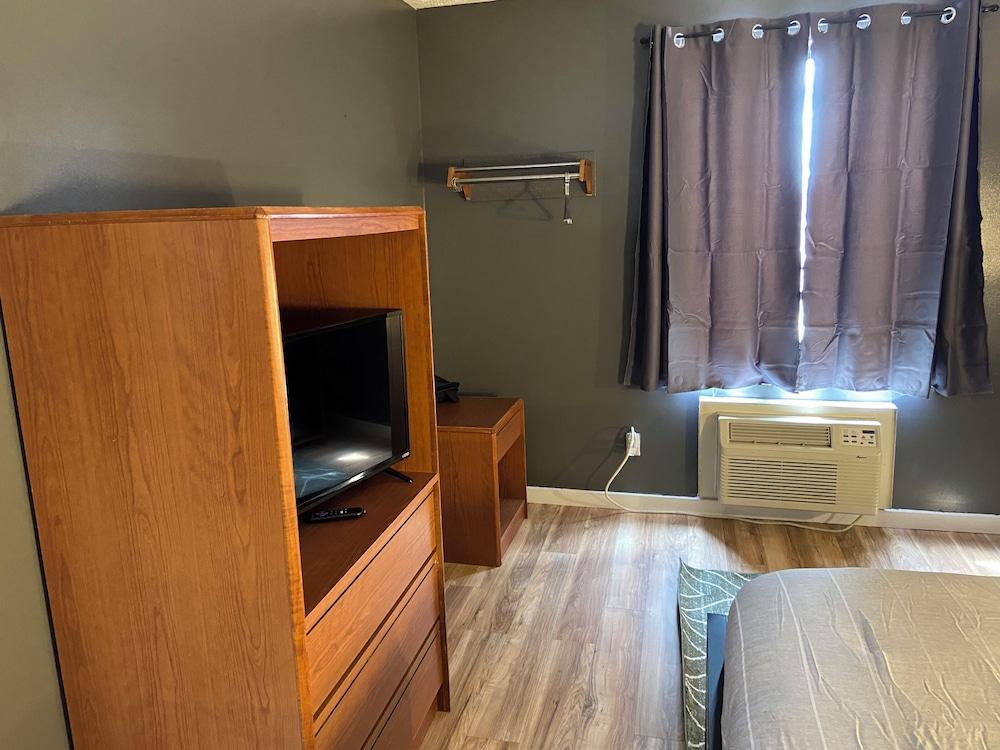 Coyote East Motel photo 9