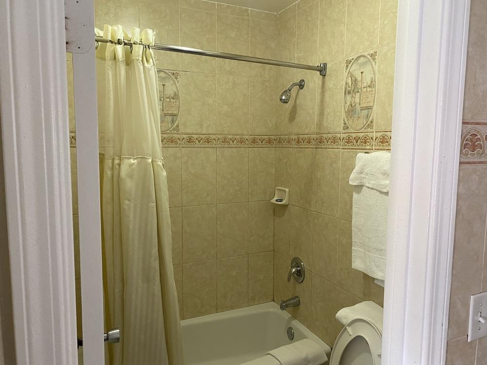 Palace Inn Oxnard photo 37