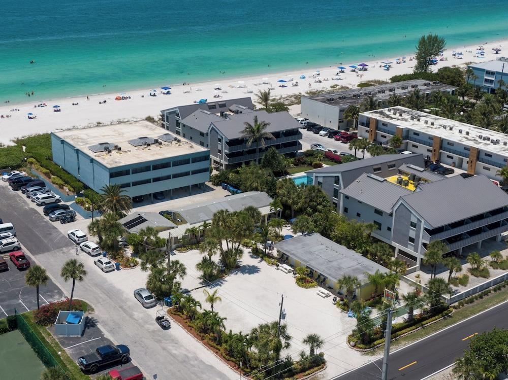Tropical Breeze Beach Club photo 82