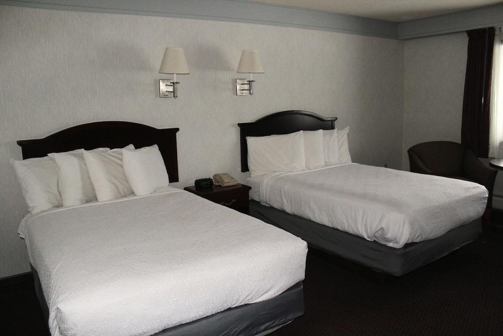 Shiretown Inn & Suites photo 2