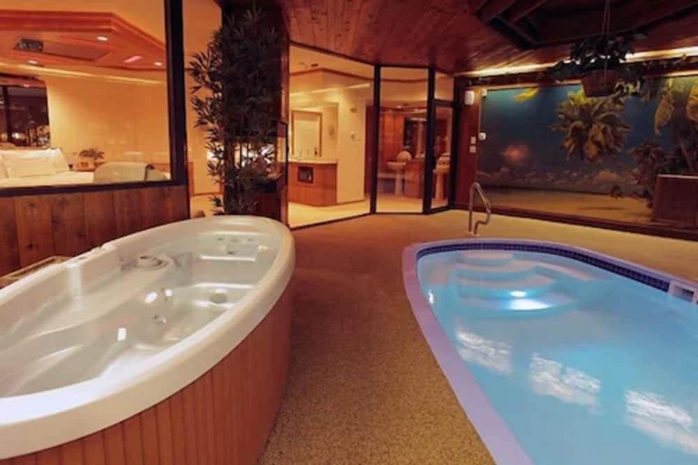 Sybaris Pool Suites Mequon photo 33
