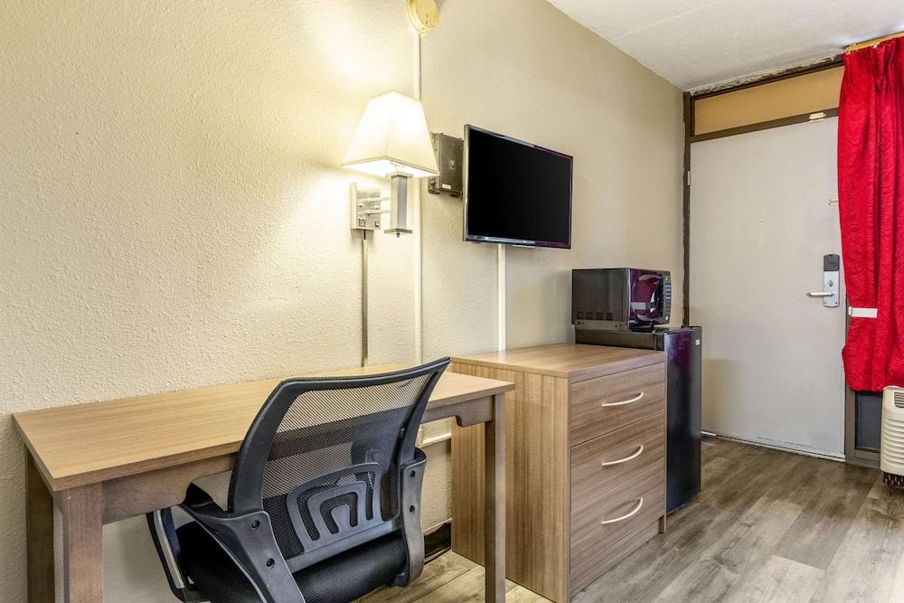 Econo Lodge Seymour photo 22