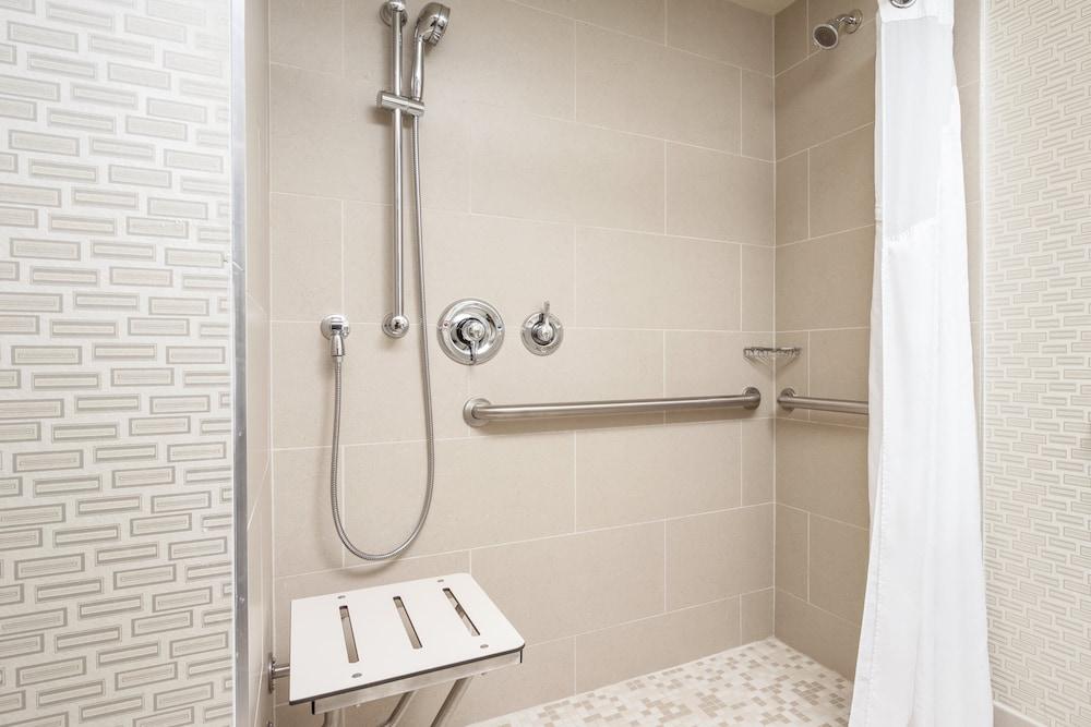 Holiday Inn Manitowoc by IHG photo 22