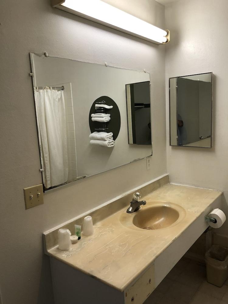 Kings Lodge Motel photo 18