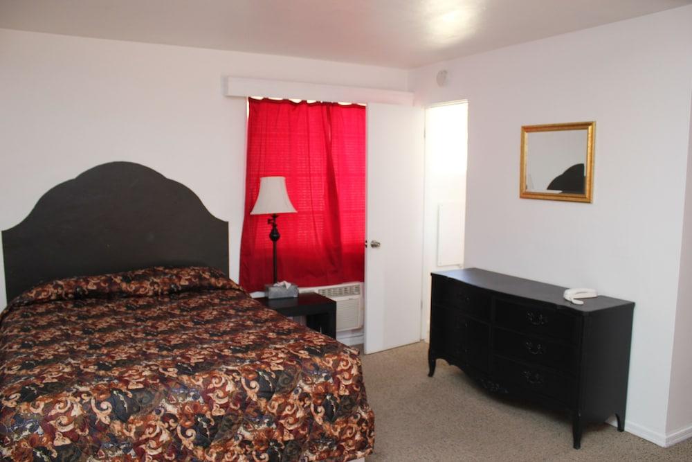 La Siesta Motel photo 20