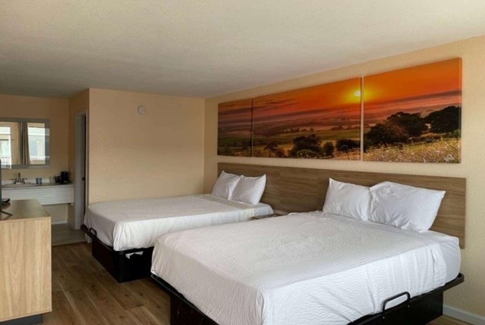 Days Inn by Wyndham Branson near Theatre District photo 10