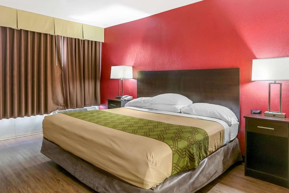 Econo Lodge Shorewood photo 7