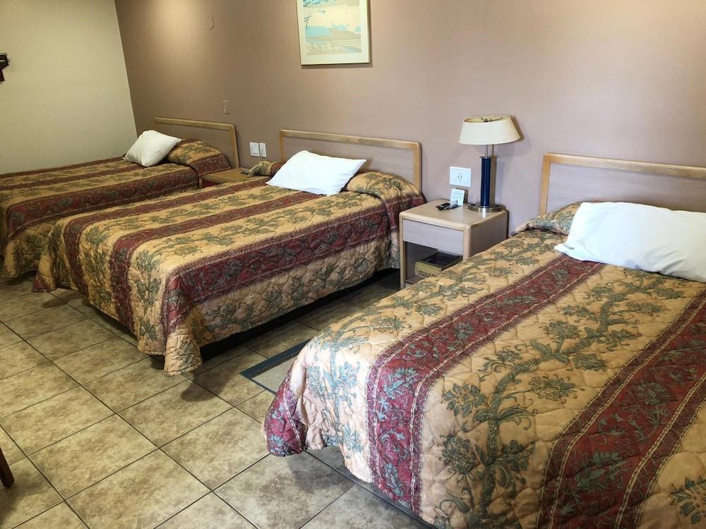 Topper Motel photo 31
