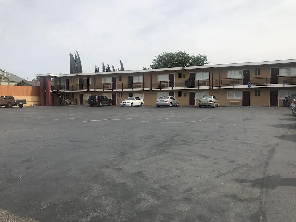 Economy Inn Antioch photo 17