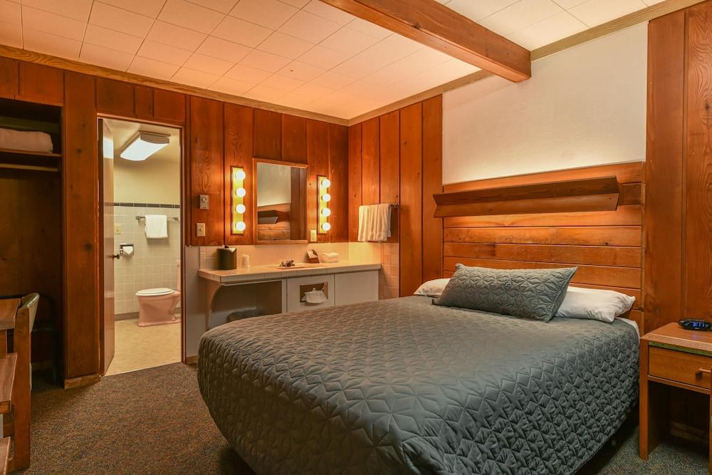 Sunset Oceanfront Lodging photo 99