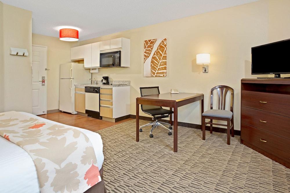 MainStay Suites Cincinnati Blue Ash photo 3