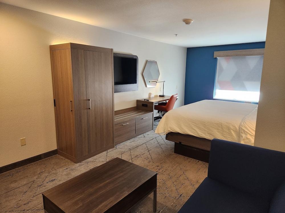Holiday Inn Express & Suites Perry by IHG photo 16