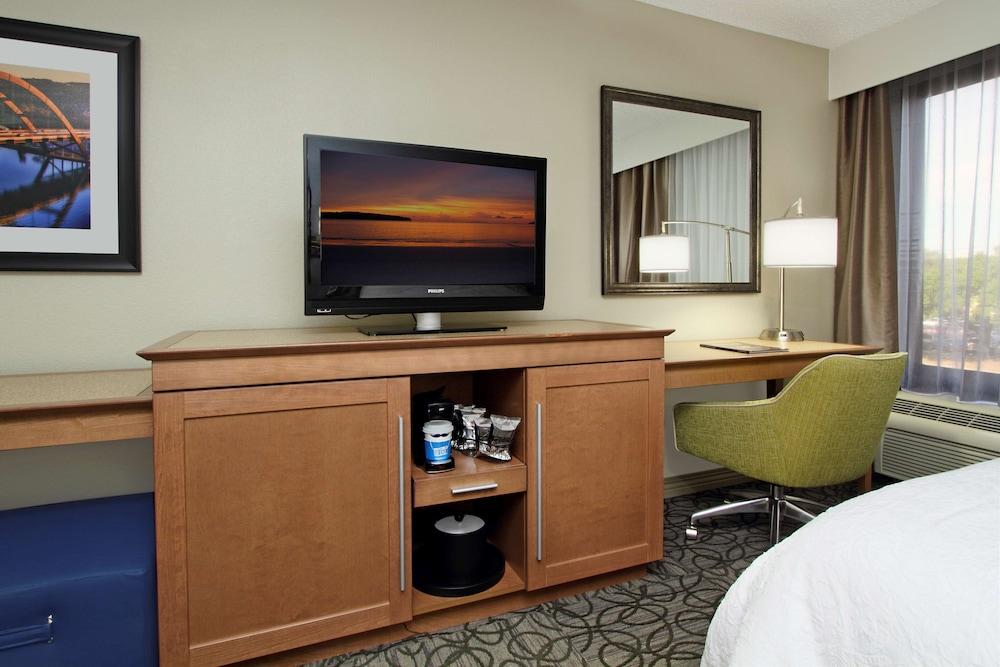 Hampton Inn Austin/Airport Area South photo 7