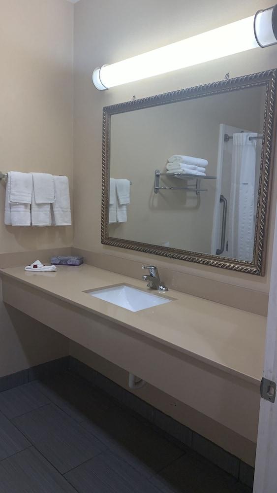 Downtowner Inns photo 28