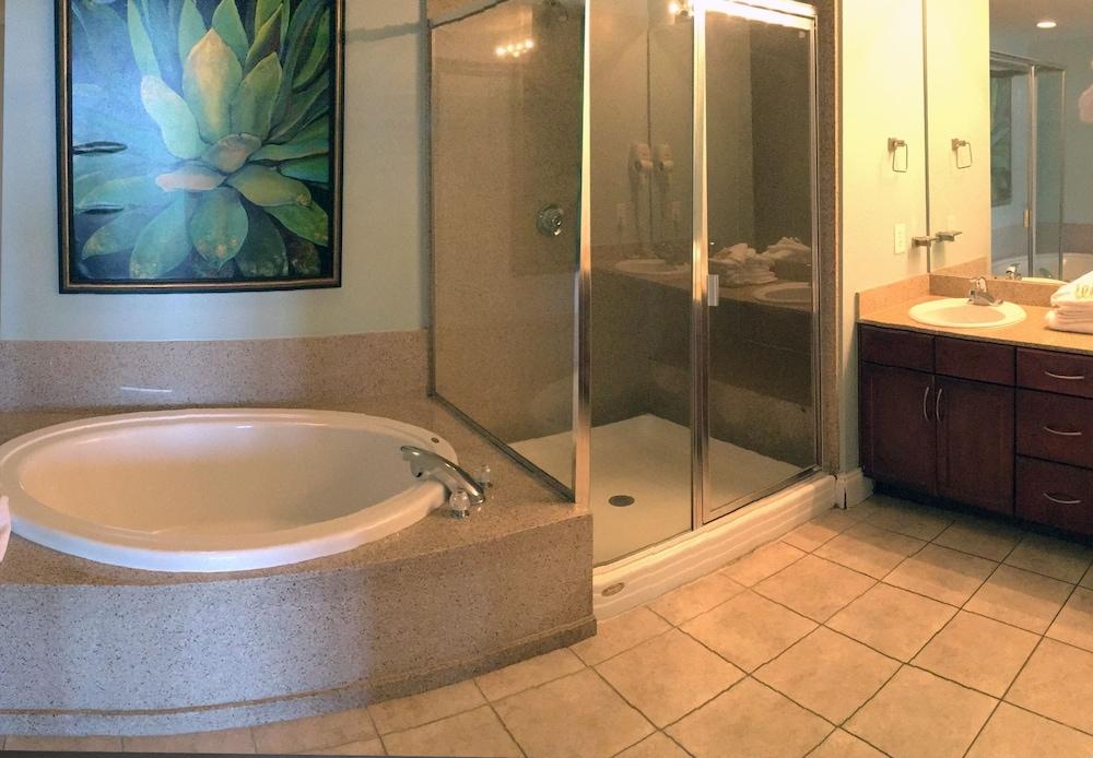 Laketown Wharf by Emerald View Resorts photo 29
