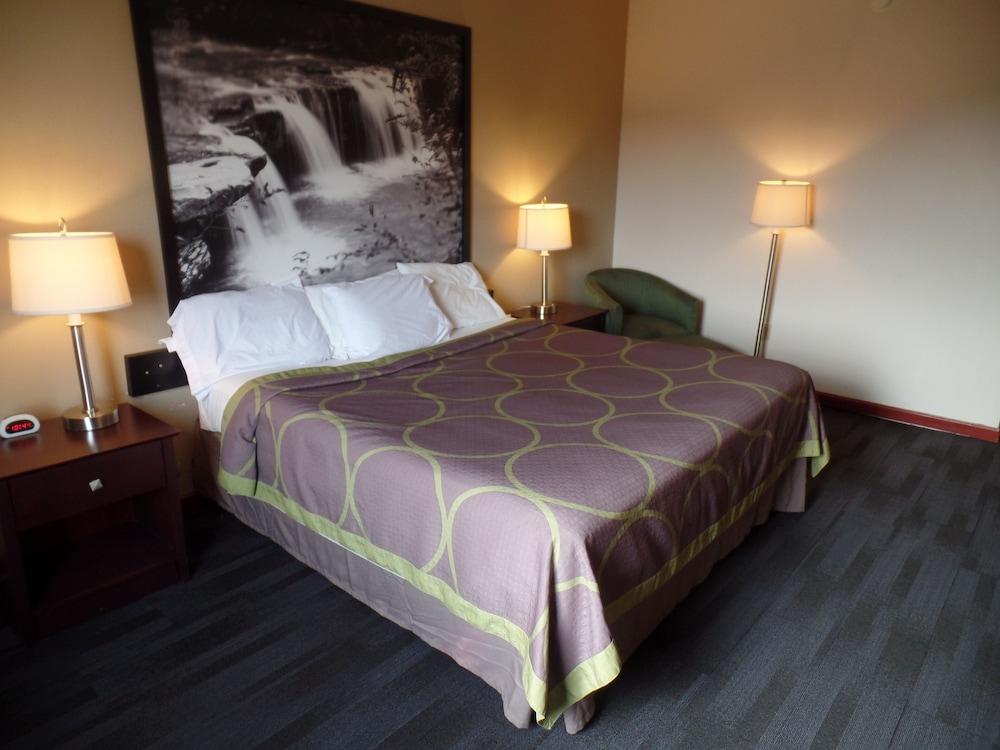 Super 8 by Wyndham Beaver Falls photo 7