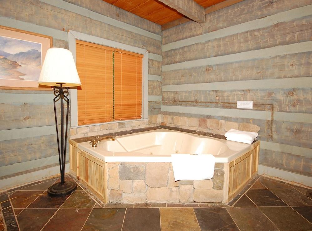 The Smokehouse Lodge and Cabins photo 44