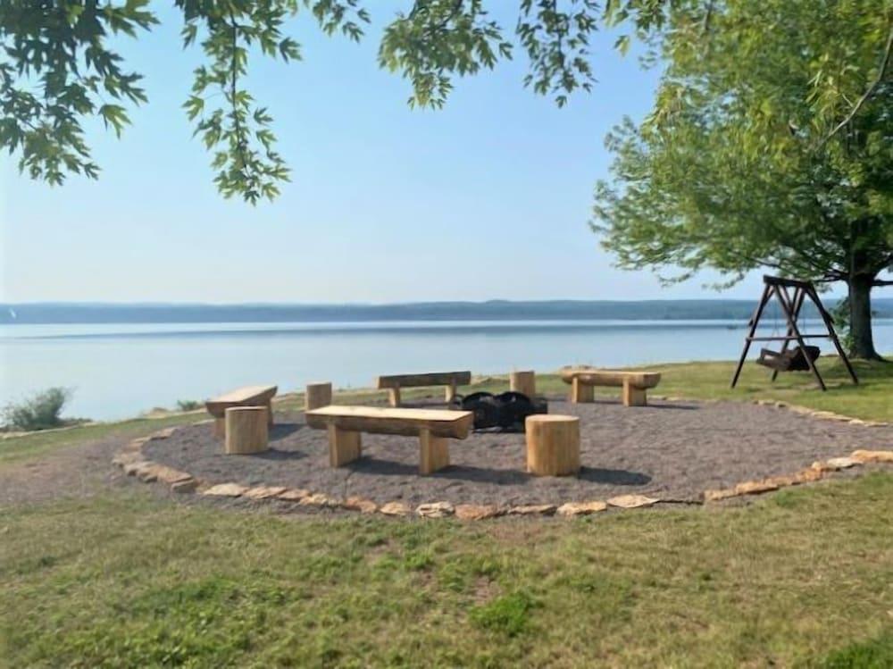 Baraga Lakeside Inn photo 9