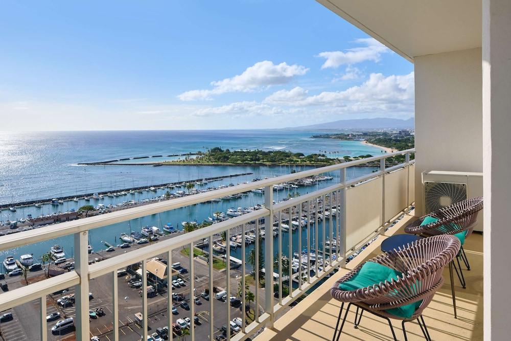 Ilikai Hotel & Luxury Suites photo 44