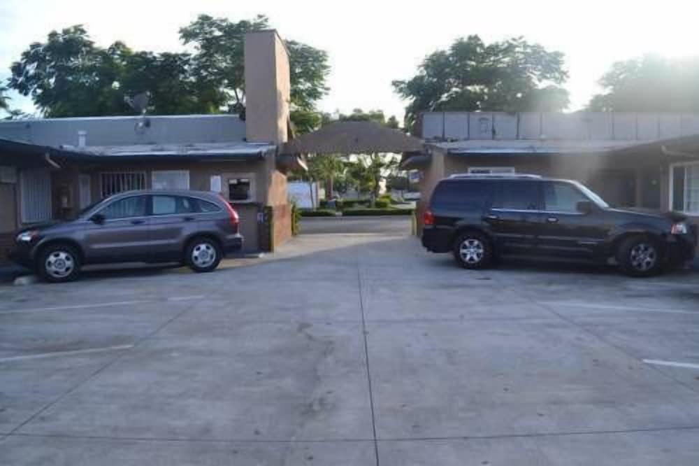 Searle Motel photo 17
