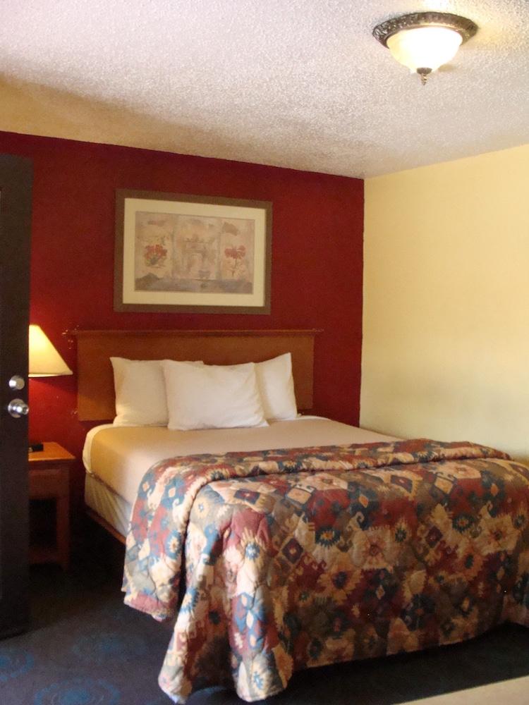 El Rancho Motel photo 11