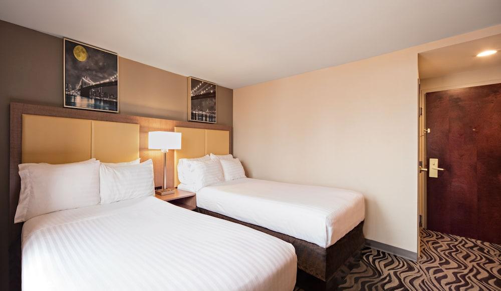 Holiday Inn Express Brooklyn, an IHG Hotel photo 10