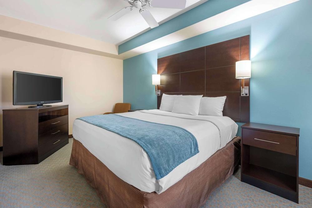 Best Western Plus Midland Suites photo 3