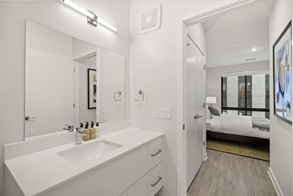 Placemakr Cathedral Heights photo 35