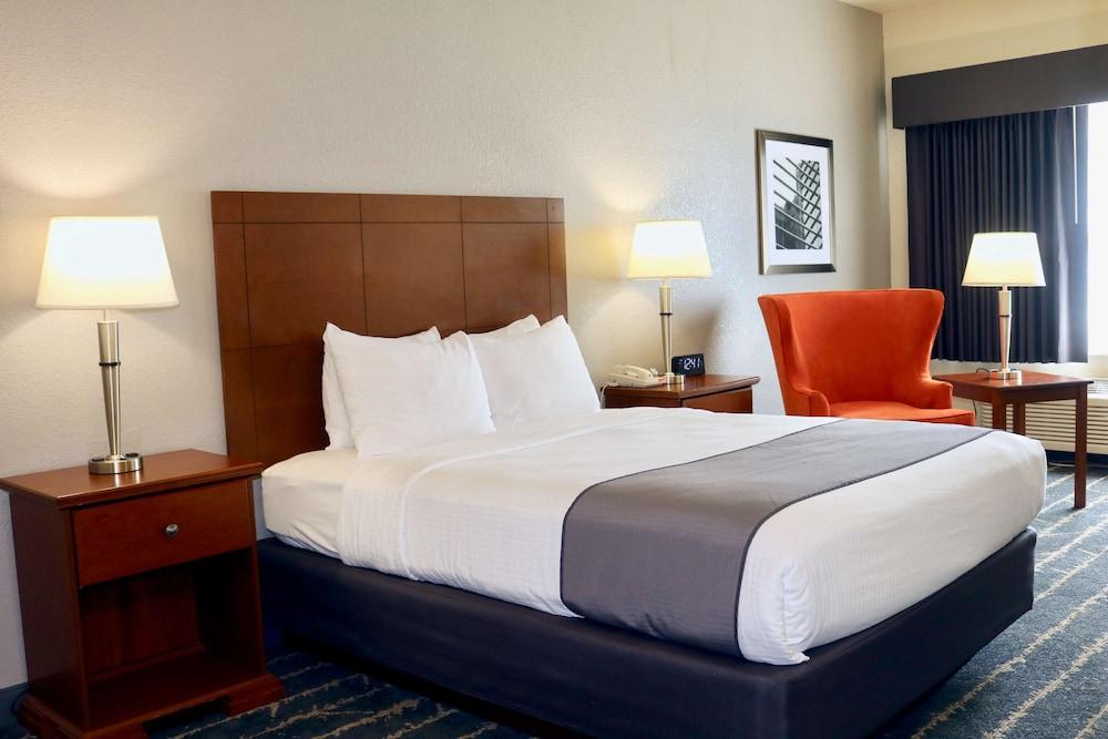 Best Western Fostoria Inn & Suites photo 11
