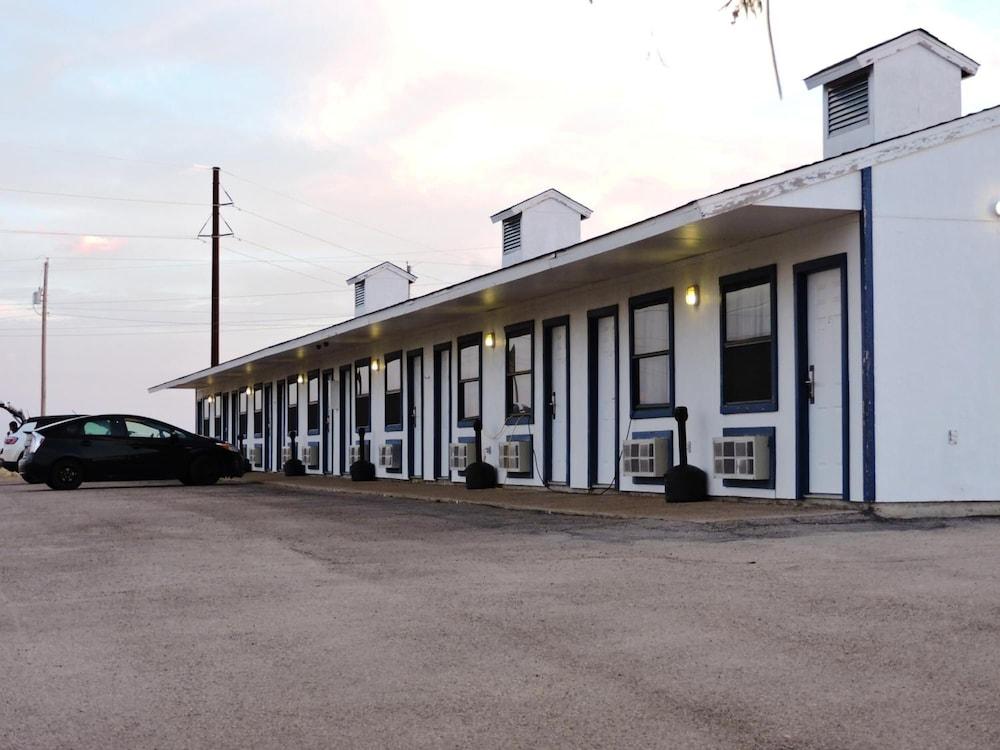 Riata Inn photo 11