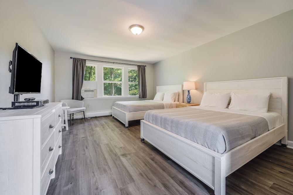 Castle Manor Inn photo 16