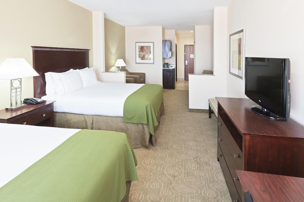 Holiday Inn Express Hotel & Suites Brownfield by IHG photo 25