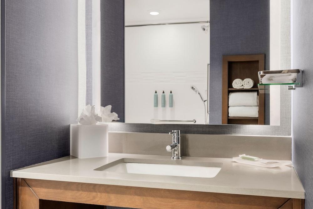 Residence Inn by Marriott Milwaukee Brookfield at Poplar Creek photo 11