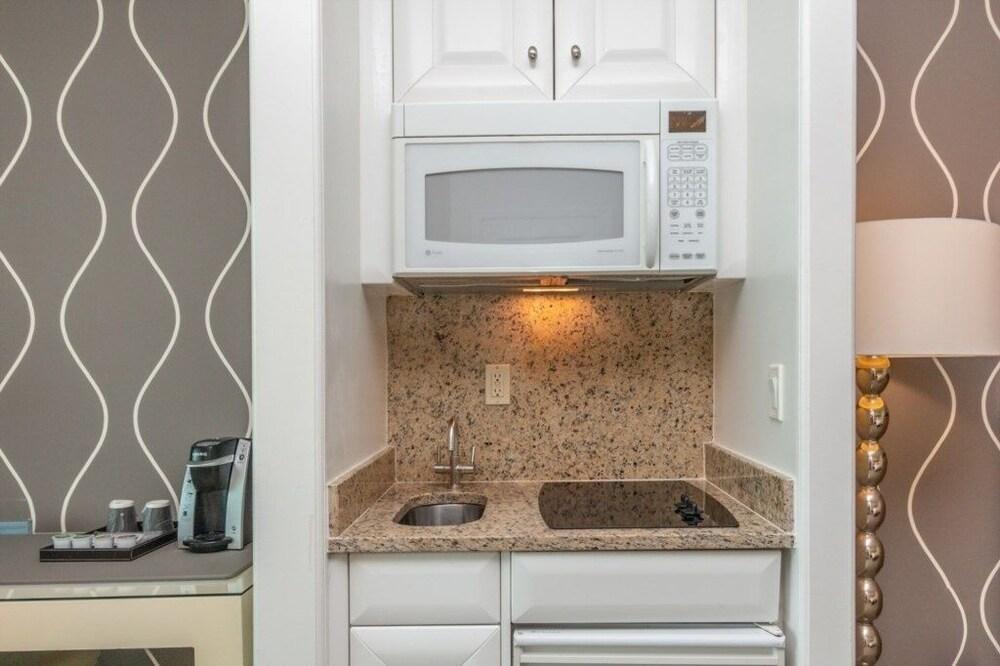 Fonttrebvsjs - Unit 1117 1 Bedroom Condo by RedAwning photo 39