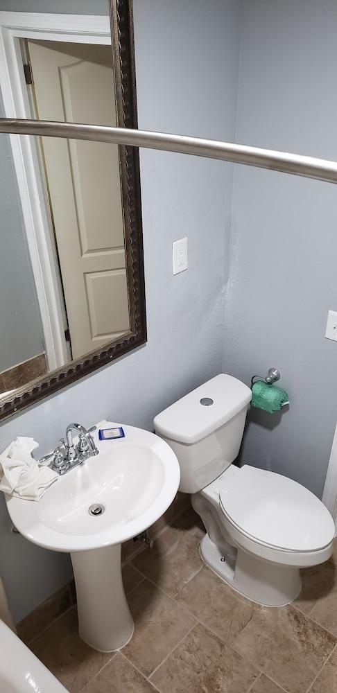 Regency Inn photo 13