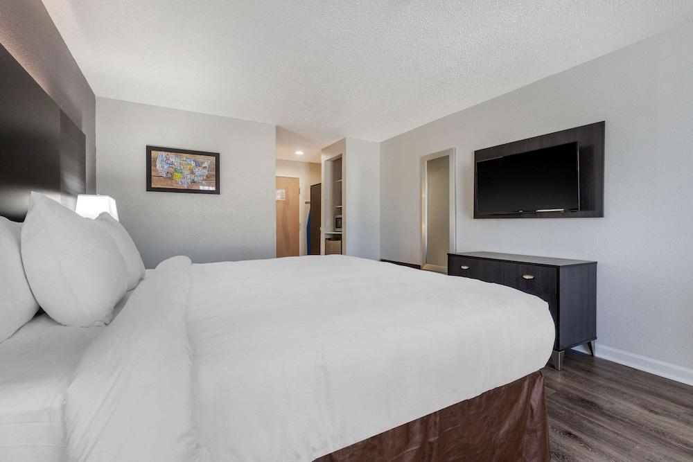 Econo Lodge at the University photo 15