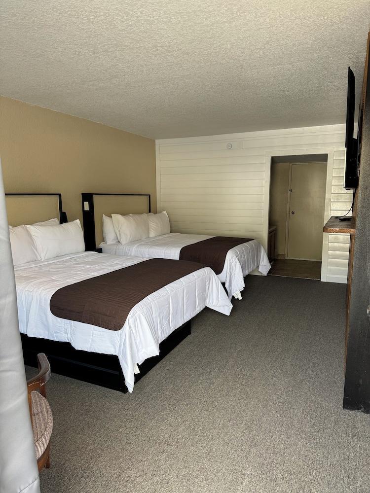 Sleepy Bear Motel photo 13
