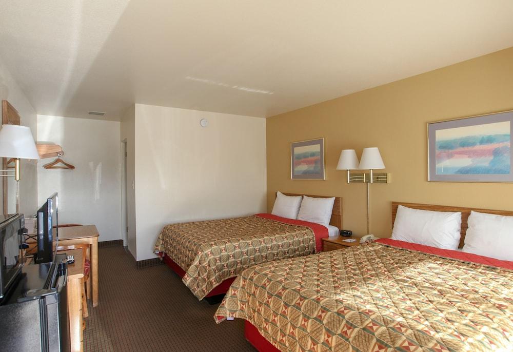 Highland Country Inn photo 12