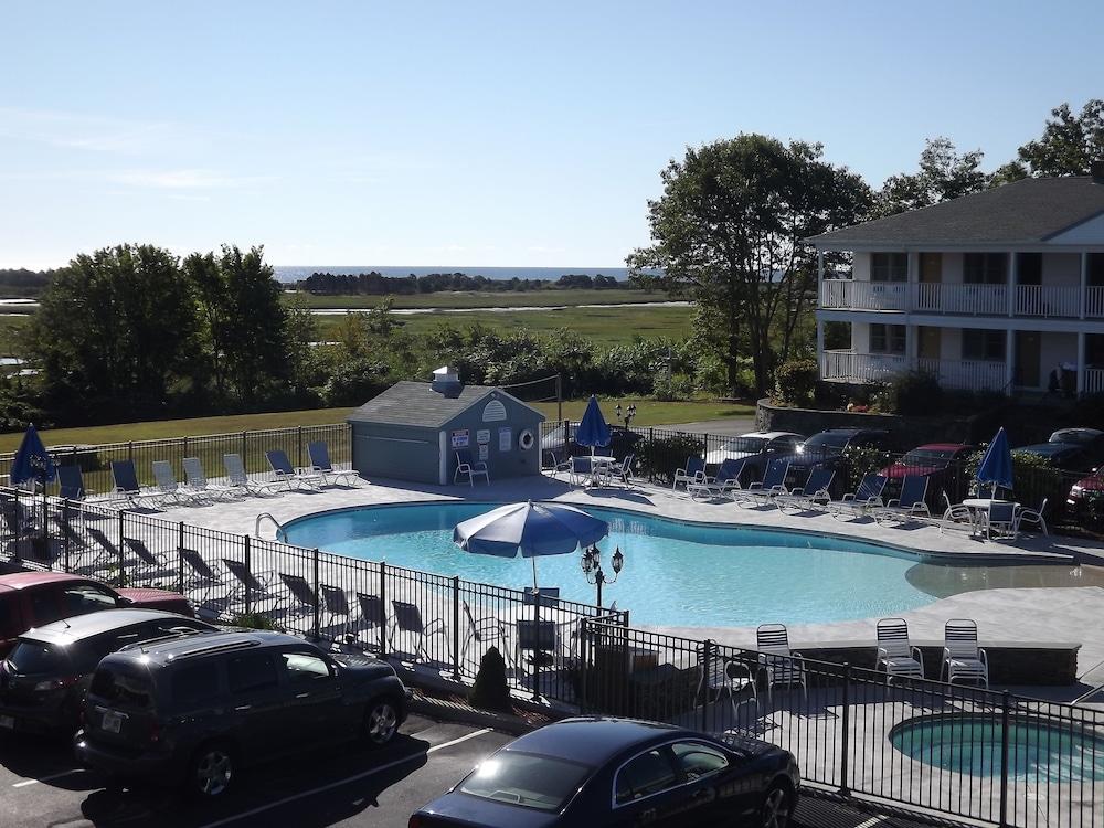 The Mariner Resort photo 25