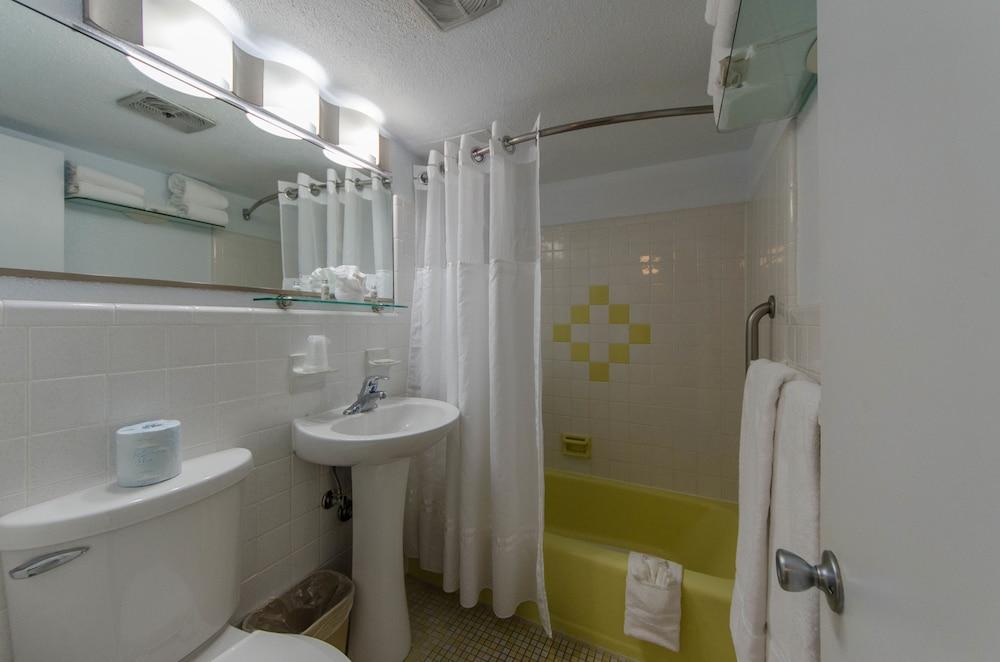 Attache Motel photo 12