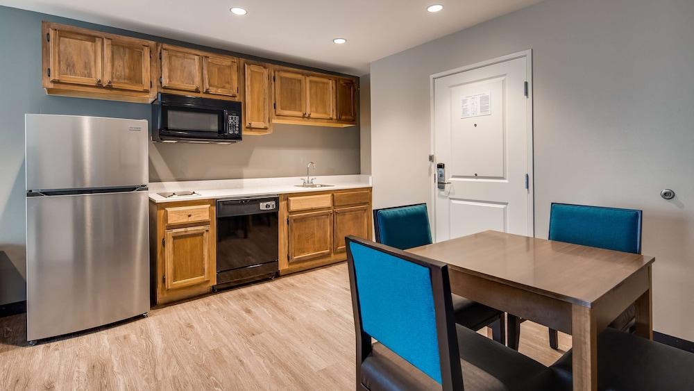 Best Western Plus Executive Residency Marion photo 17